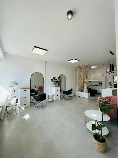 MAYER STUDIO Pracownia Fryzjerska